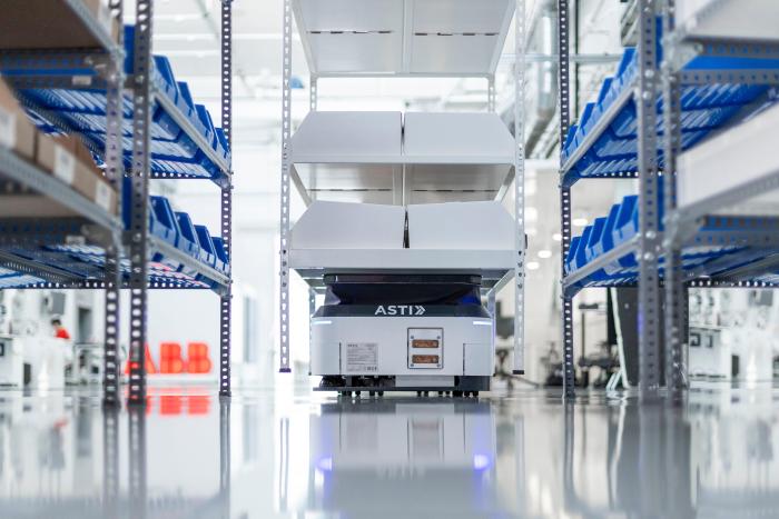 ABB机器人收购ASTI移动机器人_ASTI EBOT 350 (6)