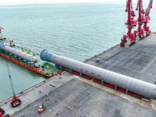 天津南港120万吨/年乙烯项目首批大型设备到港上岸