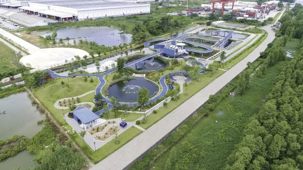 位于李锦记新会生产基地的“人工湿地公园”