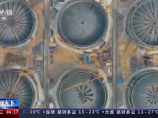 我国自主设计建造！中国海油江苏盐城“绿能港”的27万立方米液化天然气储罐升顶