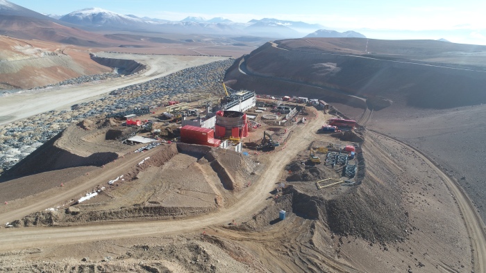 矿山运营商将从1300公里外的圣地亚哥办事处监控安第斯山脉的金银矿