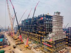 中石化天津南港120万吨/年乙烯项目基建施工全部完成，预计今年底全面建成