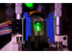 科学家开发新的类似突触的光电晶体管 可用作自动驾驶汽车传感器