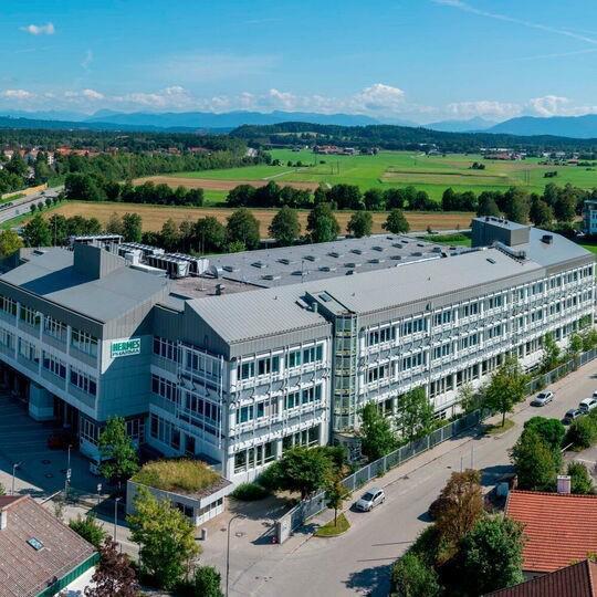 Hermes Pharma公司的总部位于德国，主营药物和营养补充剂的研发与订单生产