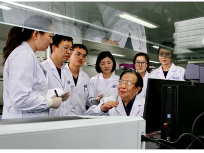 中国工程院院士、北京生物制品研究所原所长赵铠：69年，致力于生物制品研究