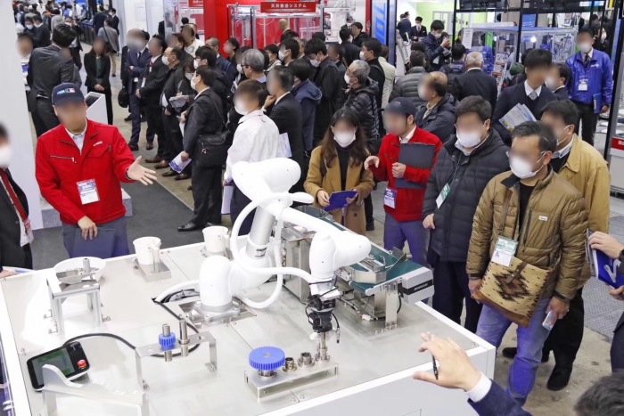 日本国际智能工厂展在东京盛大举行，吸引了众多观众前来参展