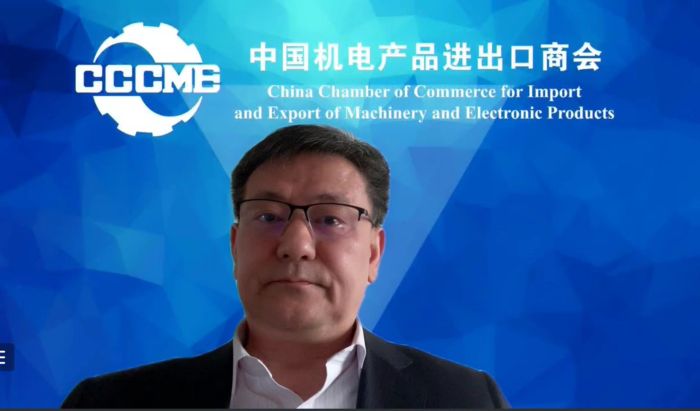 滚动照片4 中国机电产品进出口商会秘书长郭奎龙发言